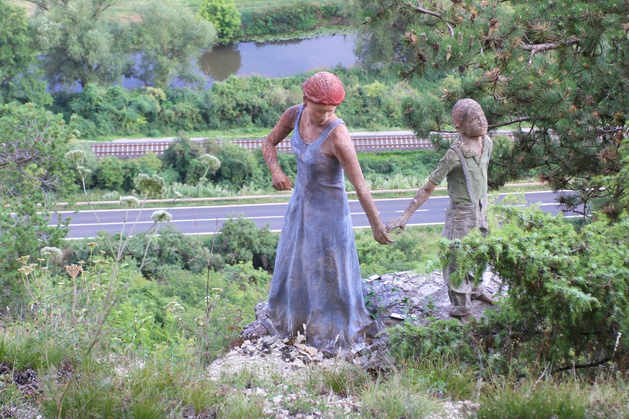 Die Tnzerin mit ihrem Kind - Geheimnisvolle Figuren - unbekannte Knstler - Hammelberg bei Hammelburg